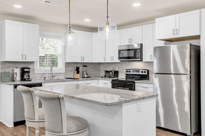 Greer Urban Retreat 3-bedroom house near DT Greer!