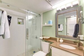 シャワー、ヘアドライヤー、タオル、石鹸