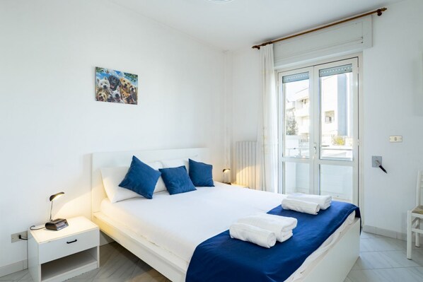 2 chambres, fer et planche à repasser, Wi-Fi, draps fournis