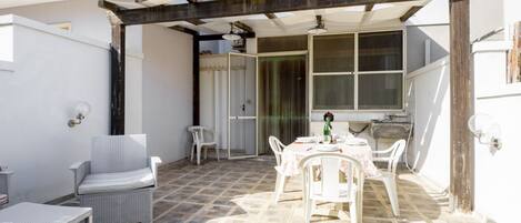 屋外ダイニングエリア