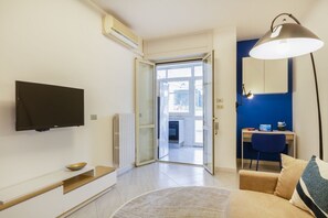 TV - Cozy apartment of 60 sqm, ideal for 4 people, located on the ground floor of a building (with some steps at the entrance).The property is located in a residential area, well served and strategically positioned: just 200 mt from Otranto station, convenien (Otranto)