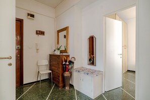 Ducha, secador de pelo, bidé y toallas
