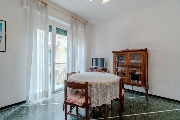 Dining - GuestHost - Bright Apartment Rapallo (Rapallo)