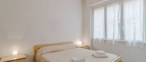 2 slaapkamers, een strijkplank/strijkijzer, wifi, beddengoed