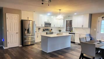 Refrigerador, microondas, horno, placa de cocina