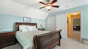 6 habitaciones, tabla de planchar con plancha y cuna de viaje