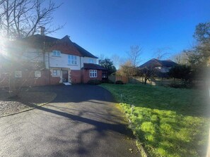 Exterior - 3 Bed-Sleeps 4-Gym-HotTub-Garden-Parking (Bristol)