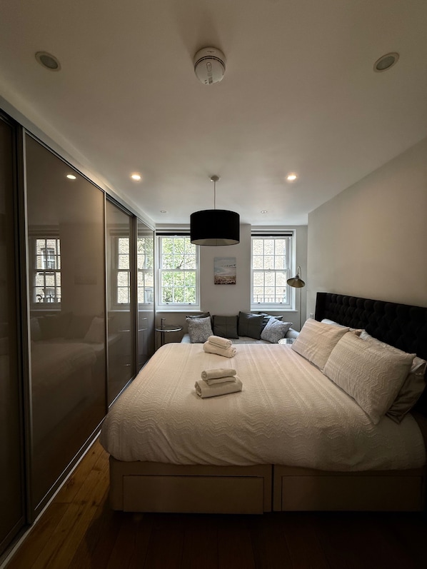 2 bedrooms, WiFi, bed sheets, wheelchair access