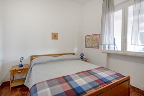 2 chambres, fer et planche à repasser, accès à Internet, literie fournie