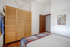 2 chambres, fer et planche à repasser, accès à Internet, literie fournie