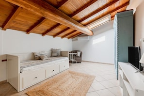 3 chambres, fer et planche à repasser, Wi-Fi, draps fournis