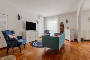 Living area - GuestHost - Stylish Attic Apartment Viareggio (Viareggio)