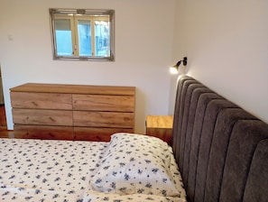 3 chambres, fer et planche à repasser, Wi-Fi, draps fournis