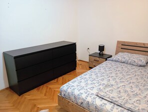 3 chambres, fer et planche à repasser, Wi-Fi, draps fournis
