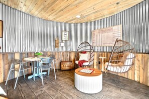 Interior - Southwest Silo Stay- 1 Bedroom Near Zion & Bryce (Cane Beds)