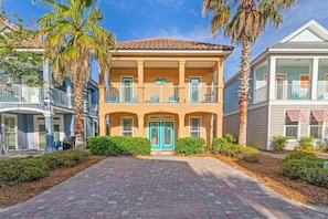 Exterior - So Stinkin Cute ·  Lagoon Pool & Hot Tub, Pac-Man & Beach Paradise (Destin)