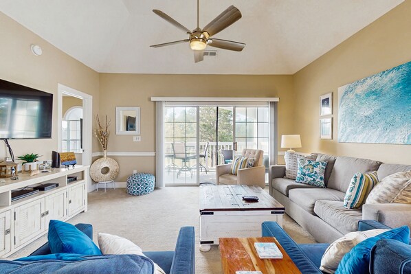 テレビ、DVD プレーヤー