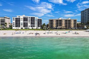 Beach - Pet-Friendly home with private pool, enclosed yard, fire pit and bikes (Naples)