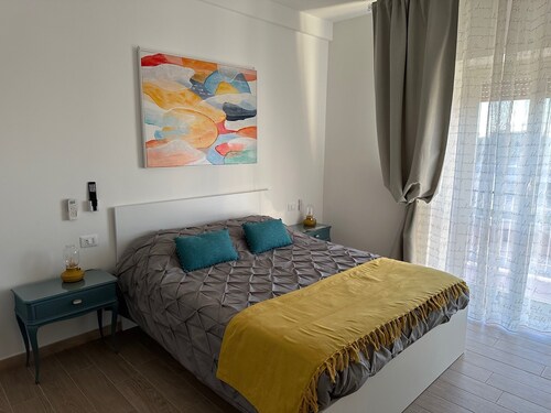 Room with private bathroom located inside a large apartment fo 2 or 3 people