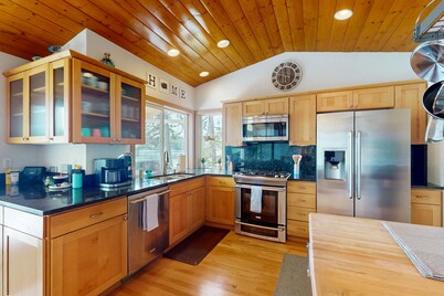 Private Waterfront Living with PNW Charm & Outdoor Adventure