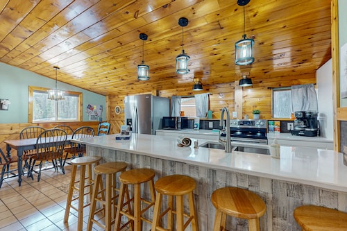 Cozy Cabin w/ access to Big St. Germain Lake & shared resort amenities!