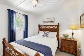 3 slaapkamers, een strijkplank/strijkijzer, internet, beddengoed