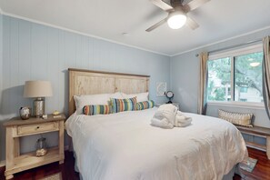 2 bedrooms, iron/ironing board, internet, bed sheets