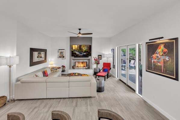 Smart TV, fireplace, ping pong