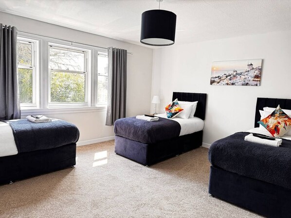 3 bedrooms, iron/ironing board, WiFi, bed sheets