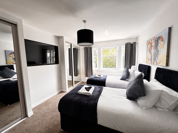 3 bedrooms, iron/ironing board, WiFi, bed sheets