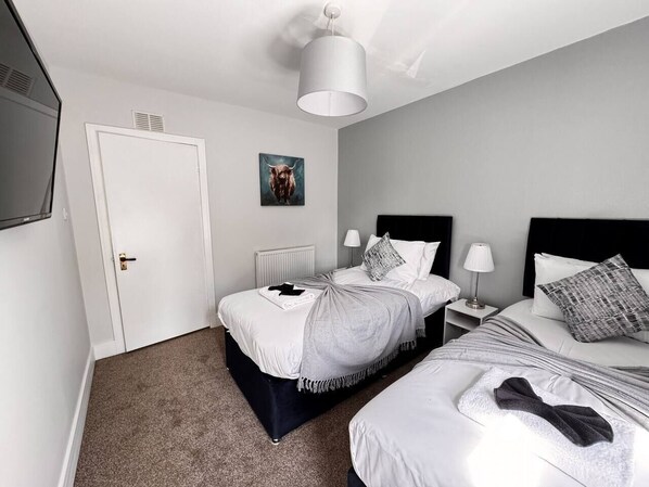 3 bedrooms, iron/ironing board, WiFi, bed sheets