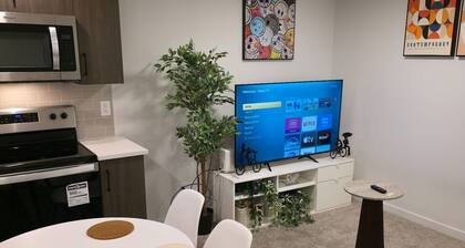 Modern Retreat âą Central Location âą All the Comforts of Home