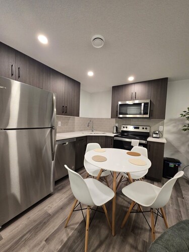 Modern Retreat • Central Location • All the Comforts of Home