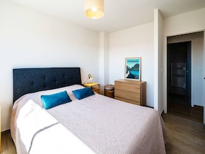 3 bedrooms, WiFi, bed sheets