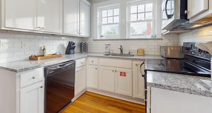 Spacious duplex with private balcony, washer & dryer, and WiFI