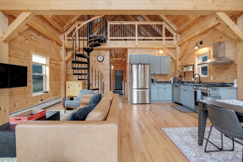 Timberframe North- Charming Chalet in the Mountains of Maine