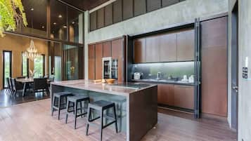 Villa, 5 Bedrooms, Accessible, Smoking | Interior