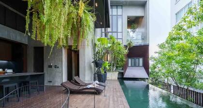 Luxury Modern Pool Jacuzzi Villa 5BR Thonglor