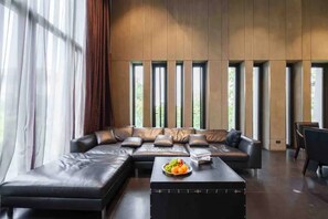 Living room - Luxury Modern Pool Jacuzzi Villa 5BR Thonglor (Bangkok)