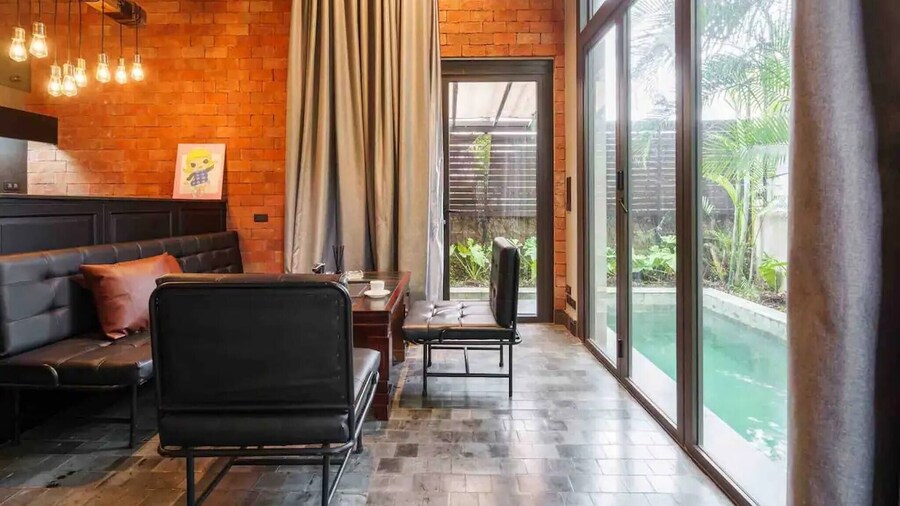 Luxury Modern Pool Jacuzzi Villa 5BR Thonglor