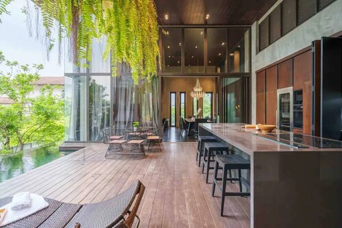 Luxury Modern Pool Jacuzzi Villa 5BR Thonglor
