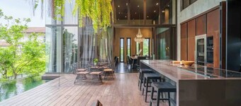 Luxury Modern Pool Jacuzzi Villa 5BR Thonglor