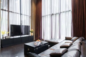 Living room - Luxury Modern Pool Jacuzzi Villa 5BR Thonglor (Bangkok)