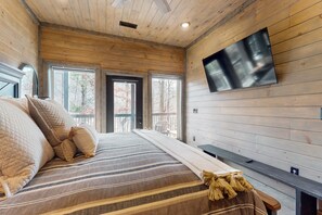 4 bedrooms, iron/ironing board, internet, bed sheets