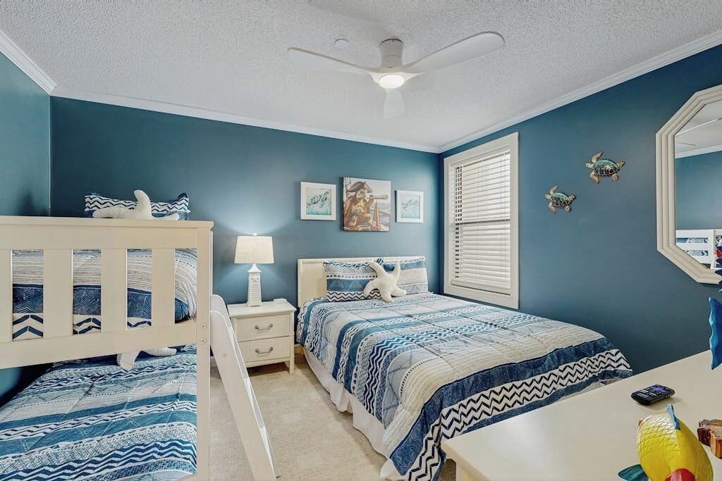 3 bedrooms, iron/ironing board, internet, bed sheets