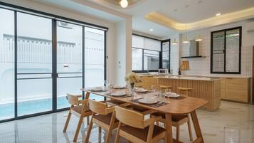 Villa, 4 Schlafzimmer, eigener Pool | Esszimmer