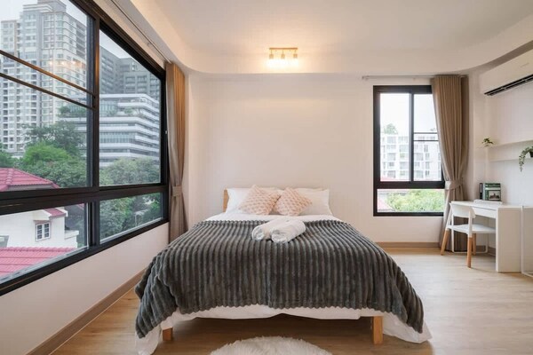 Ayas Retreat - Muji Ekkamai Pool Villa With 4 Bedrooms - Bangkok