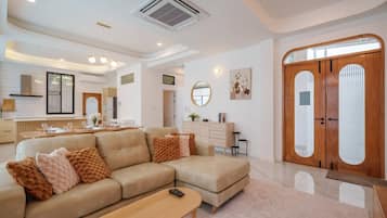 Villa, 4 Bedrooms, Private Pool | Living room