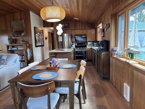 Dining - Ocean-front Cedar Cabin, Horse/Dog friendly, Birdwatcher's paradise! (Long Beach)