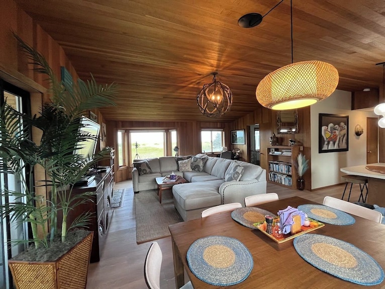 Ocean-front Cedar Cabin, Dog Friendly, Birdwatcher's Paradise! - Long Beach, WA